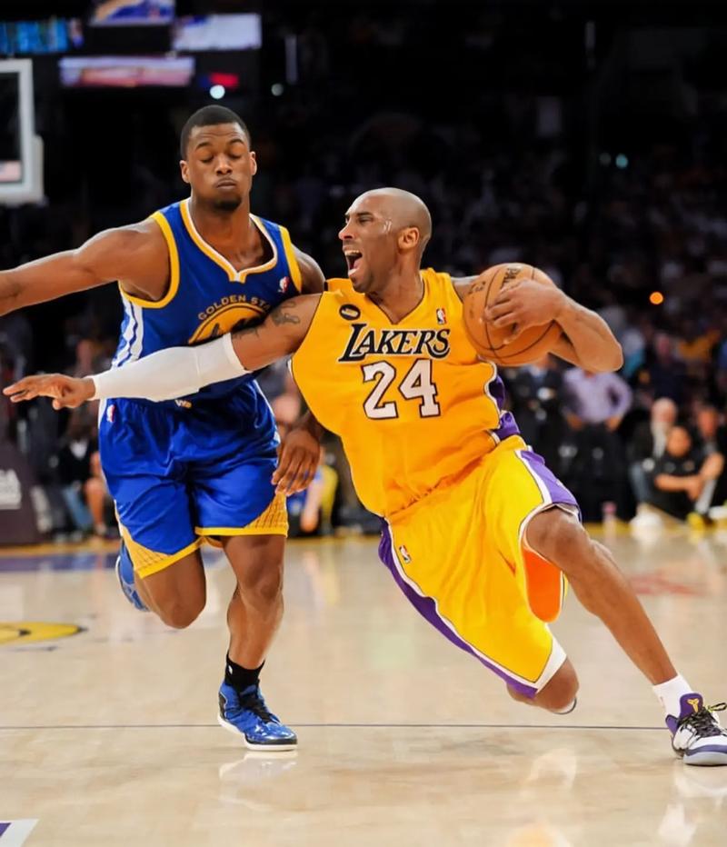 科比肘击球迷是真的吗(科比肘击球迷是真的吗还是假的)