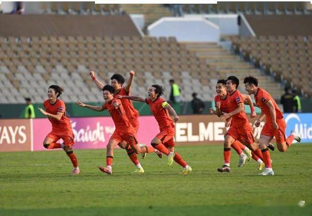 旧将:图多尔赛后直接回更衣室实在没必要,他应该向球迷鼓掌致谢