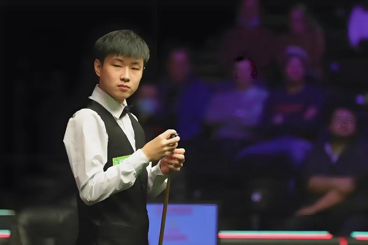两杆破百+两杆50+！赵心童51克雷吉，晋级斯诺克世界公开赛16强
