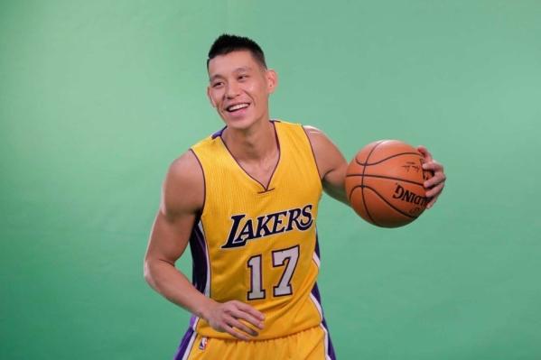 林书豪晒照：想念这发型可是也有点夸张！