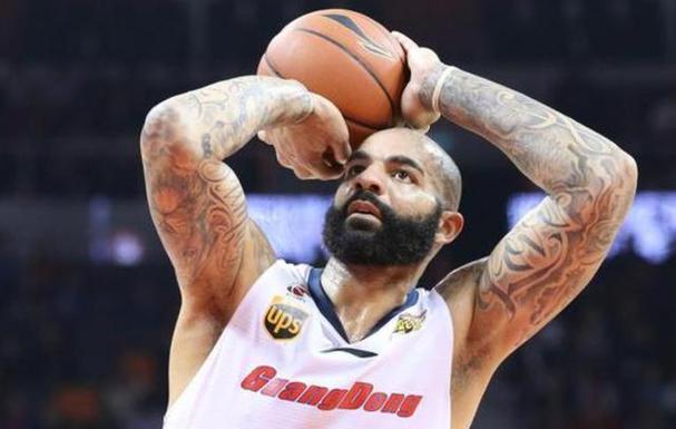 布泽尔：如果詹姆斯下赛季还打他就将和我儿子同场竞技了