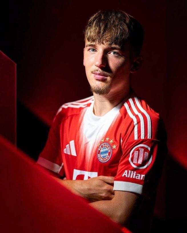 18岁24天！卡尔是欧冠单场传射最年轻德国球员