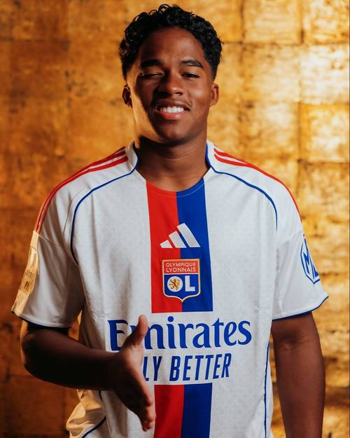 恩德里克分享每周争夺名额的经历,入选巴西国家队为他提供了良好的磨合机会_法甲直播