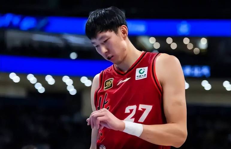 五佳球没了！赵睿突破脑后抛传助飞周琦空接可惜被犯规罚球