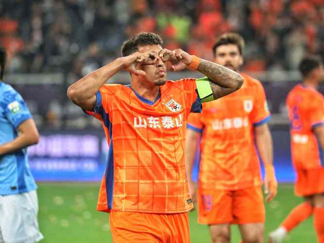 鲁媒:泰山队在前三轮比赛中取得6分的成绩符合预期,但在惨败于玉昆之后仍需继续提升自身实力_中超直播