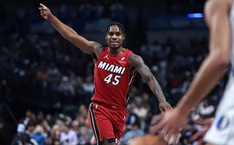 手感不佳！米切尔半场12投4中拿到12分4板1助2断正负值8