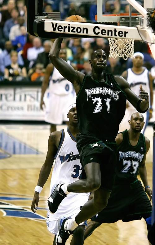 加内特：真正的篮球必须有身体对抗现在的NBA更像一场娱乐秀