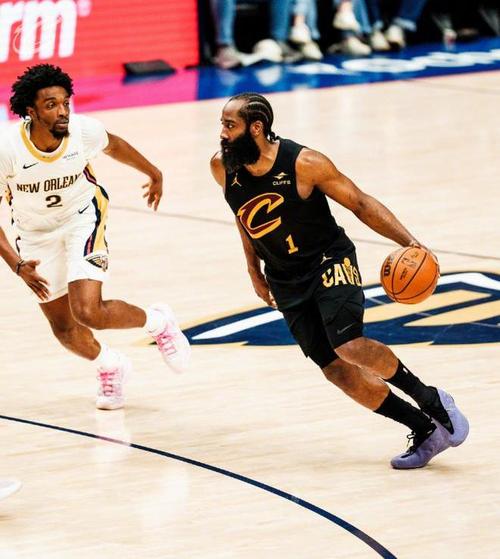 半场战报骑士5356鹈鹕莫布里14分哈登5中0未得分琼斯12分