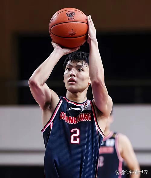 记者：广东四川这半场球说得我挺震撼的胡明轩三不沾徐杰投侧板