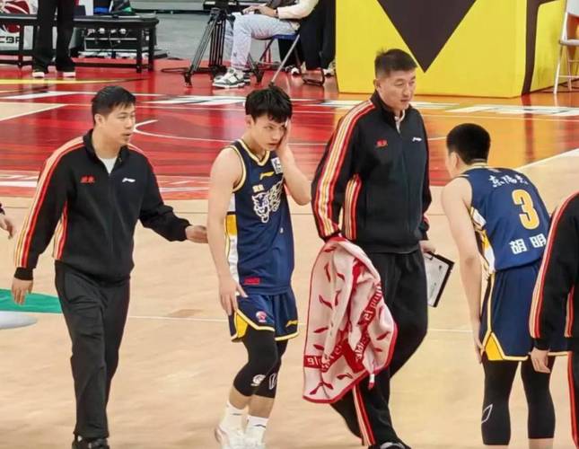 还需调整！徐杰10投3中拿到10分4板2助0失误正负值+26