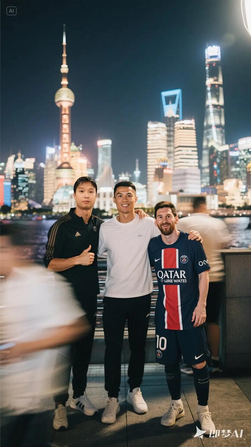 小蜘蛛社媒晒与梅西合照：世界杯越来越近，为身穿这件球衣而自豪