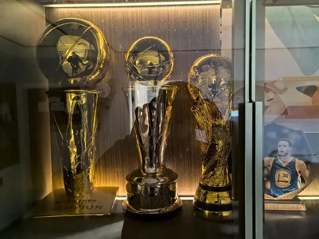 nba总冠军奖杯只有一个吗，nba总冠军奖杯有几个